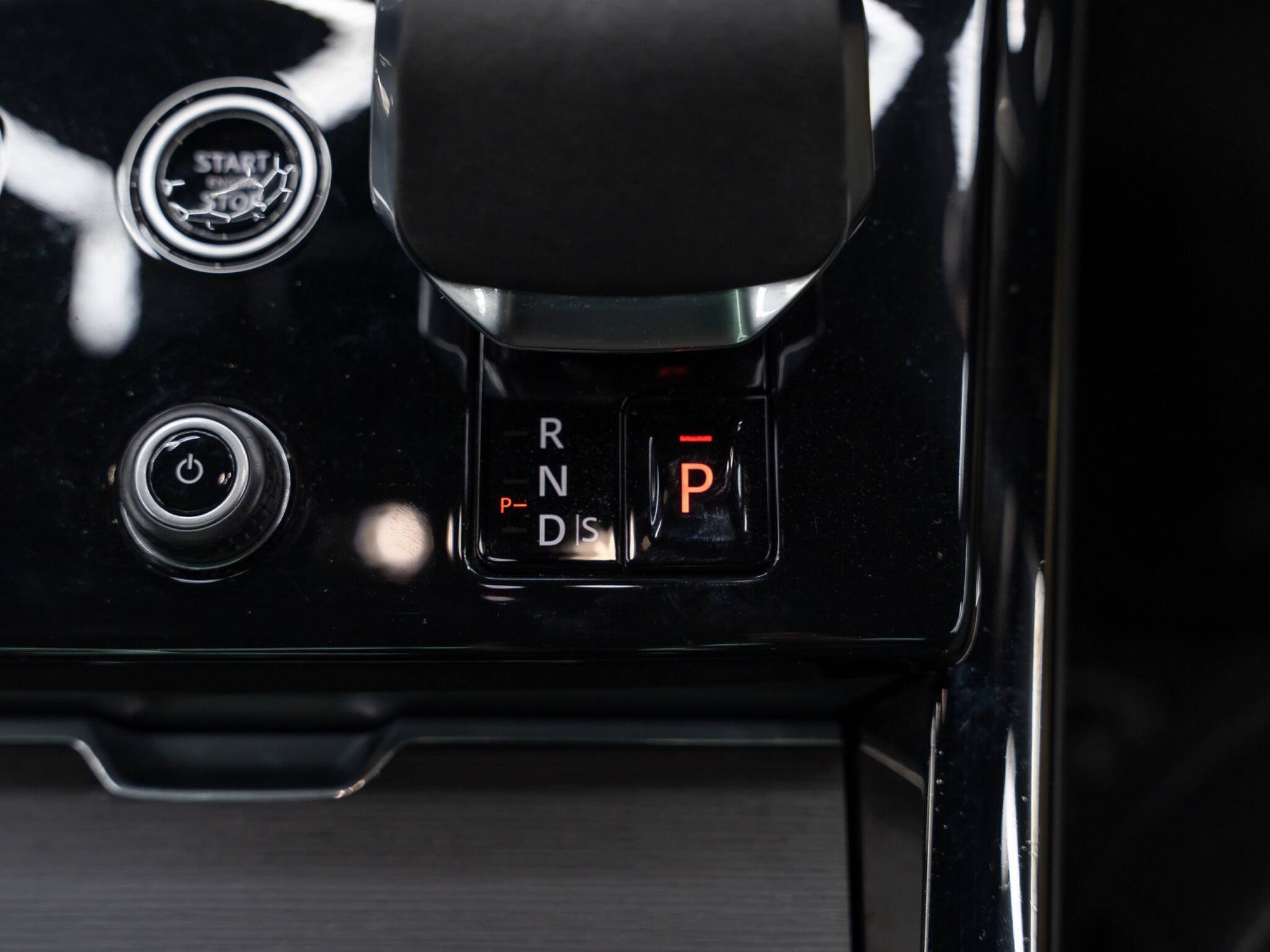 Land Rover Range Rover Sport 3.0 D300 MHEV Autobiography Auto 4WD Euro 6 (s/s) 5dr 5dr Automatic 2026