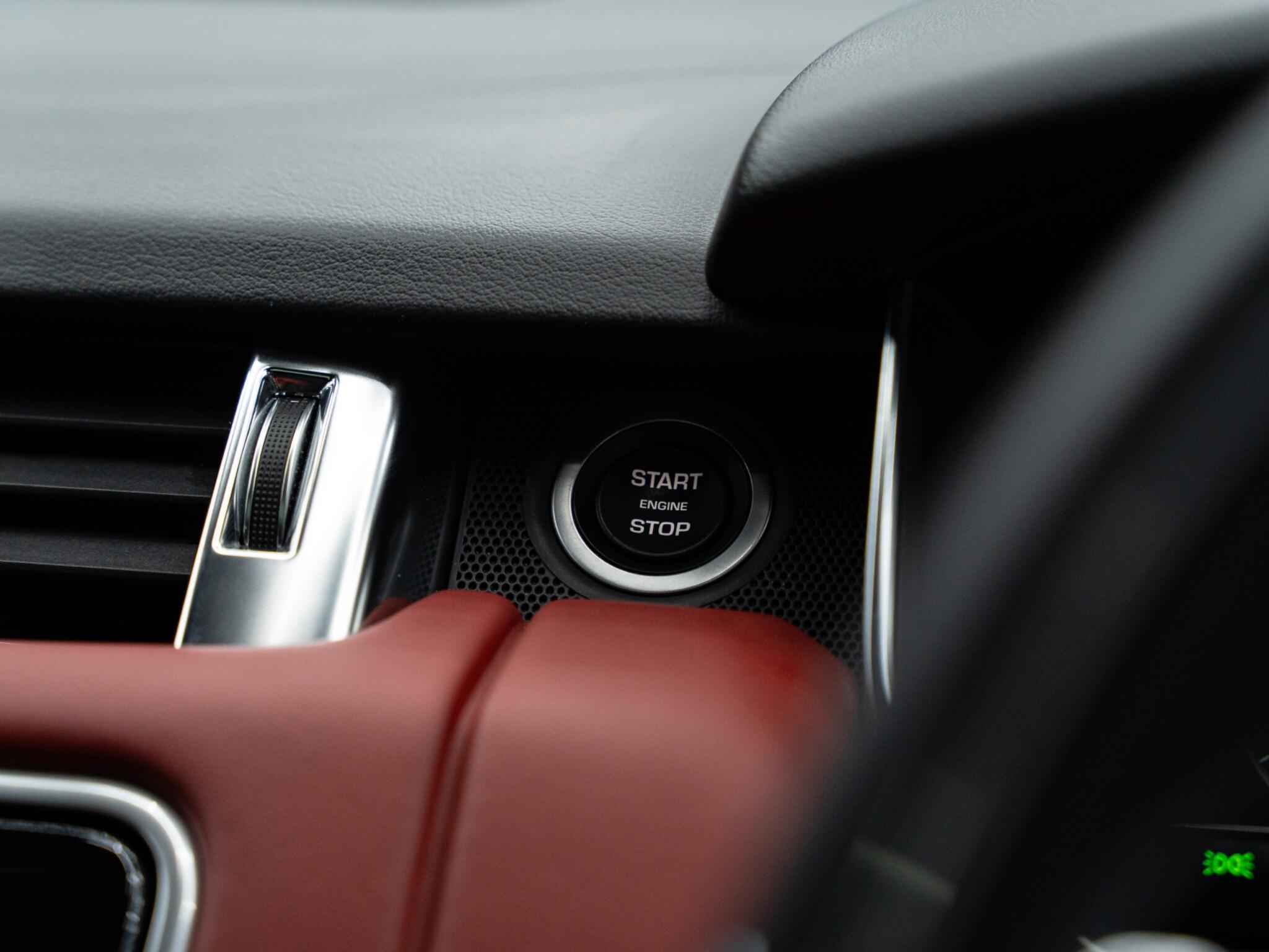 Land Rover Range Rover Sport 3.0 D300 MHEV HSE Dynamic Auto 4WD Euro 6 (s/s) 5dr 5dr Automatic 2025