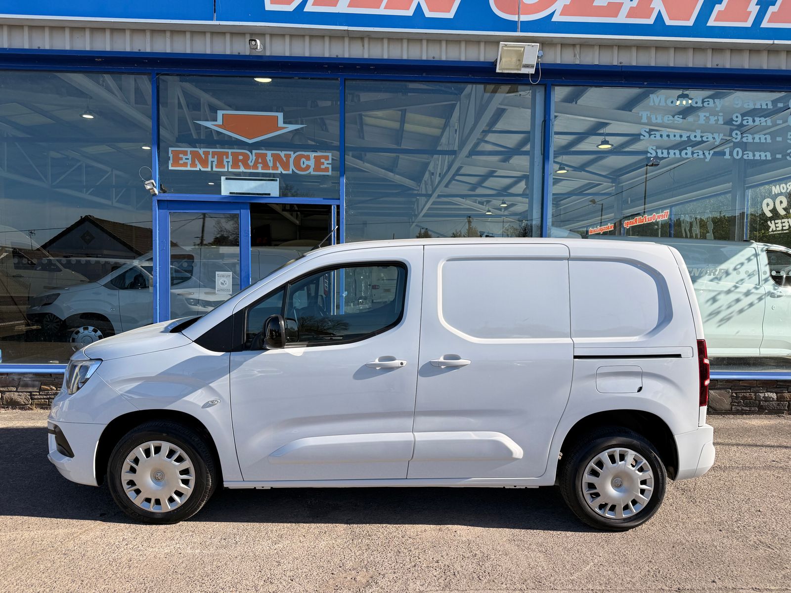 2023 Vauxhall Combo 1.5 Turbo D 2300 Pro Panel Van 5dr Diesel Manual L1 H1 Euro 6 100 ps, exterior view 3