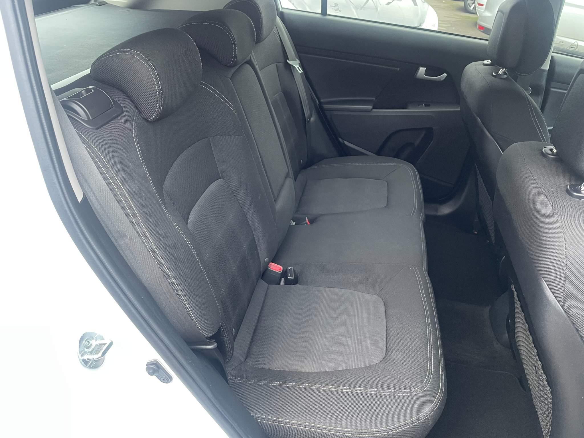Kia Sportage 1.6 GDi 1 2WD Euro 5 5dr 5dr Manual 2014