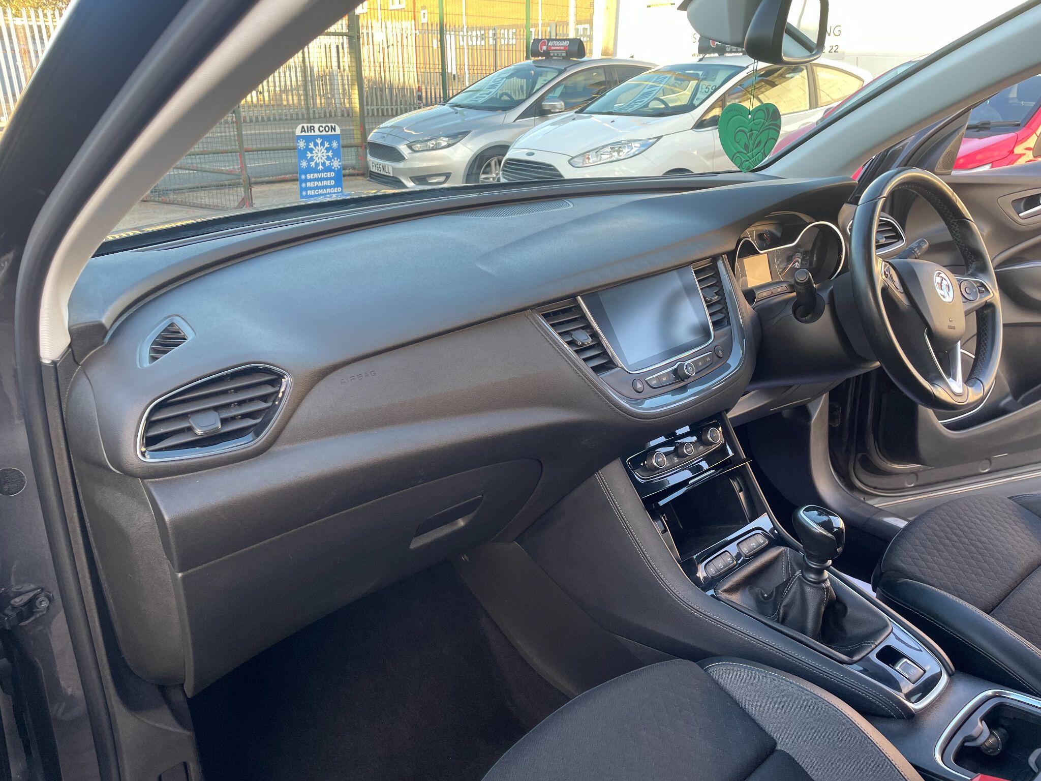 Vauxhall Grandland X 1.2 Turbo Sport Nav Euro 6 (s/s) 5dr 5dr Manual 2019