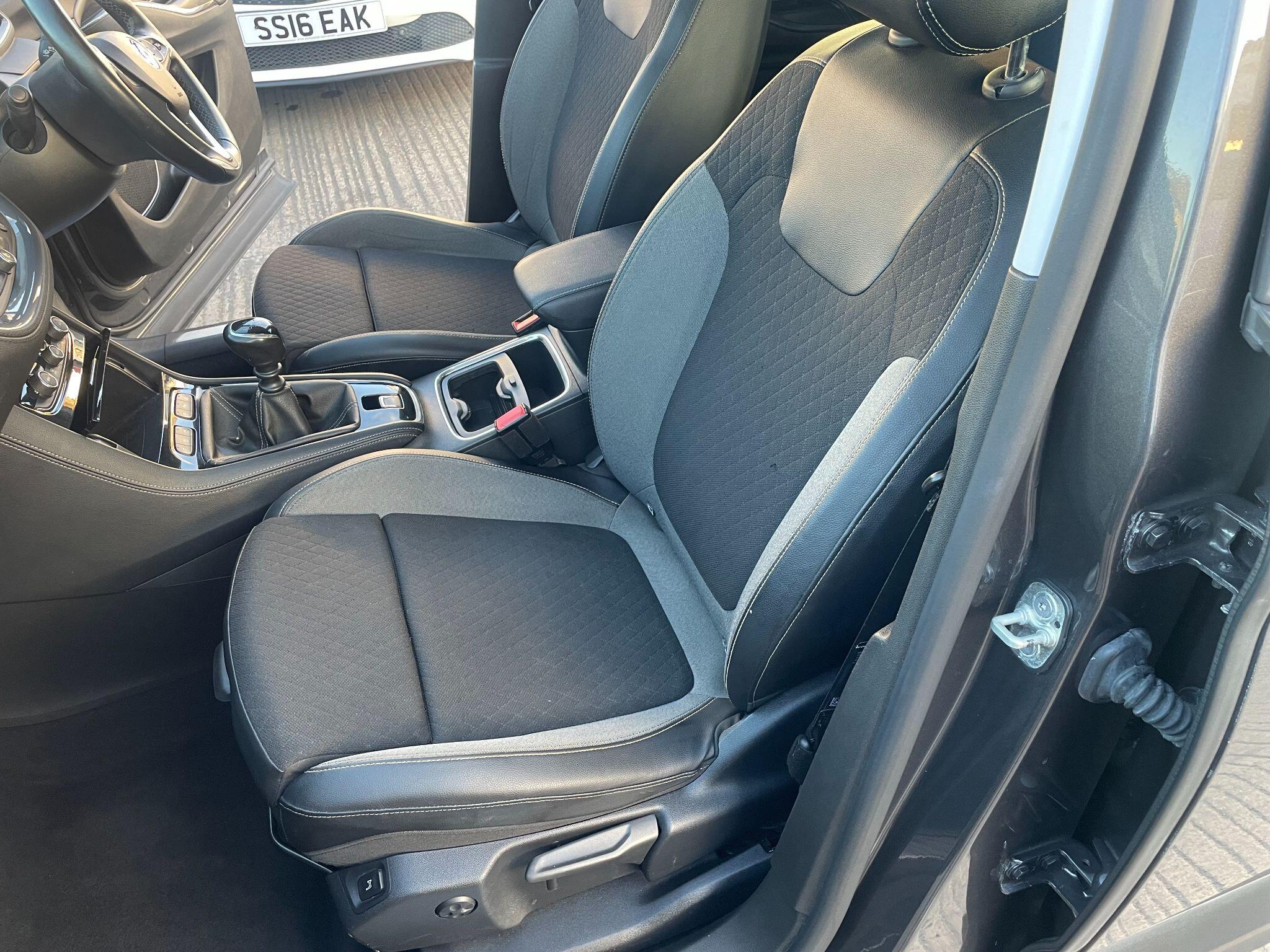 Vauxhall Grandland X 1.2 Turbo Sport Nav Euro 6 (s/s) 5dr 5dr Manual 2019