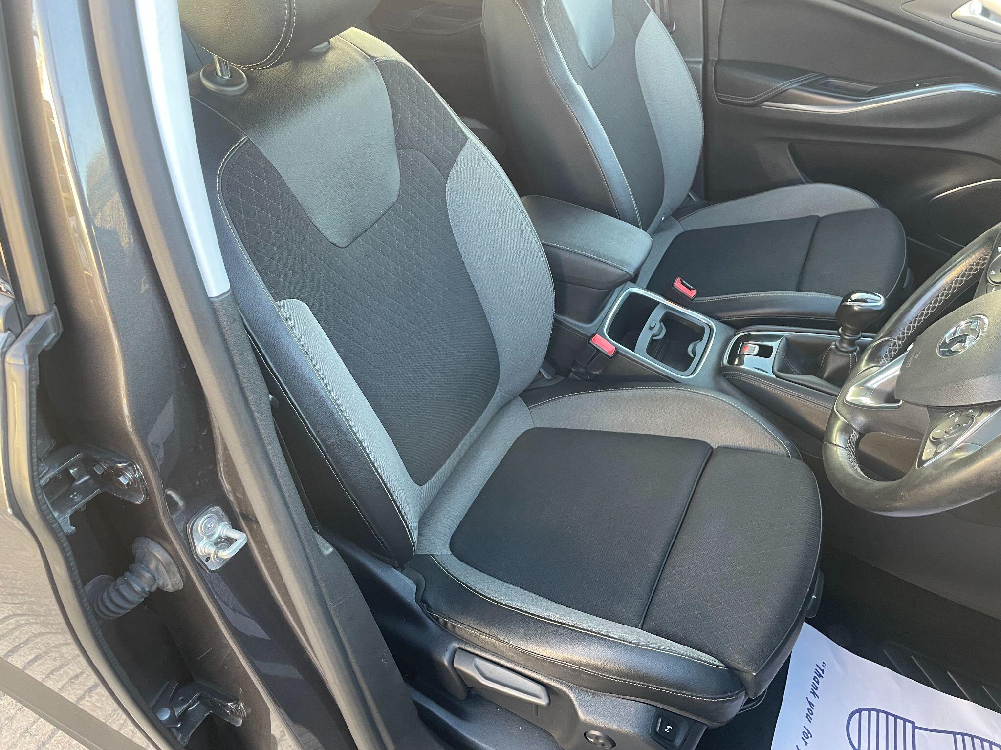 Vauxhall Grandland X 1.2 Turbo Sport Nav Euro 6 (s/s) 5dr 5dr Manual 2019