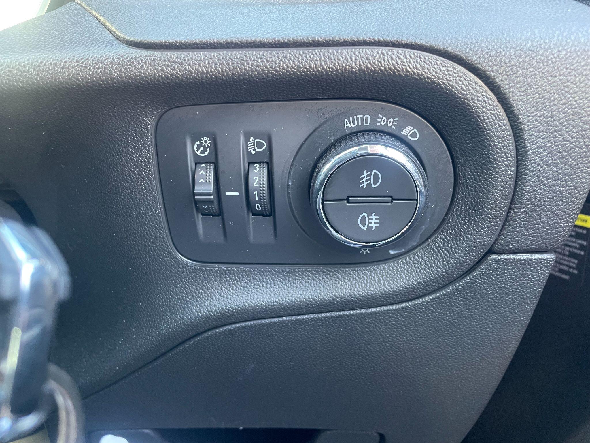 Vauxhall Grandland X 1.2 Turbo Sport Nav Euro 6 (s/s) 5dr 5dr Manual 2019