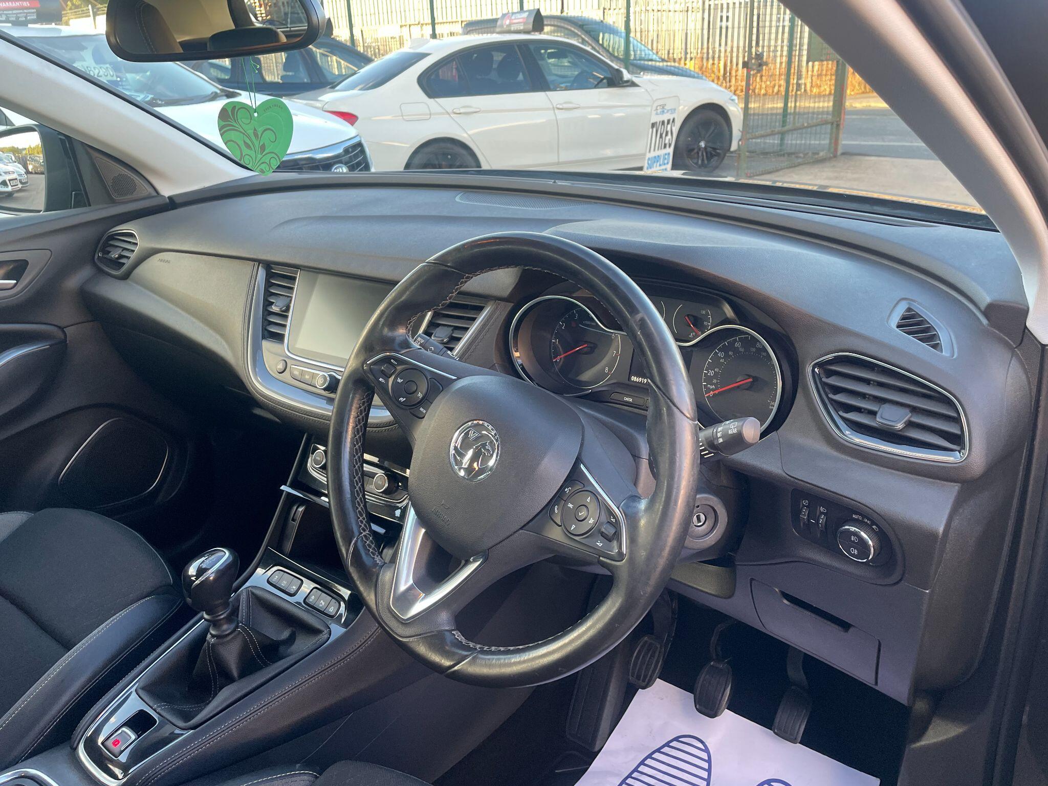 Vauxhall Grandland X 1.2 Turbo Sport Nav Euro 6 (s/s) 5dr 5dr Manual 2019