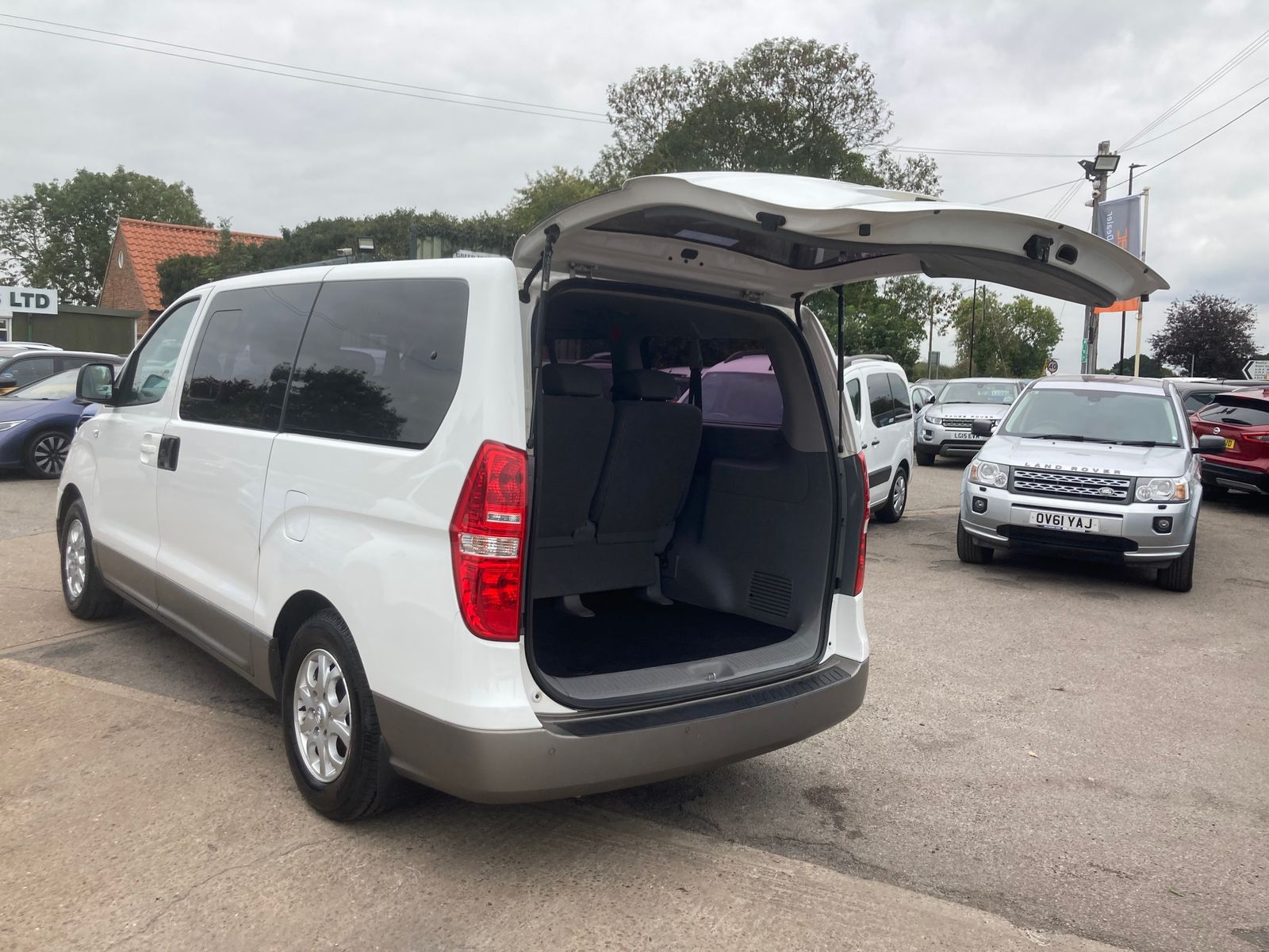 Hyundai I800 2.5 CRDi Style MPV 5dr Diesel Manual Euro 5 (136 ps) 5dr Manual 2014