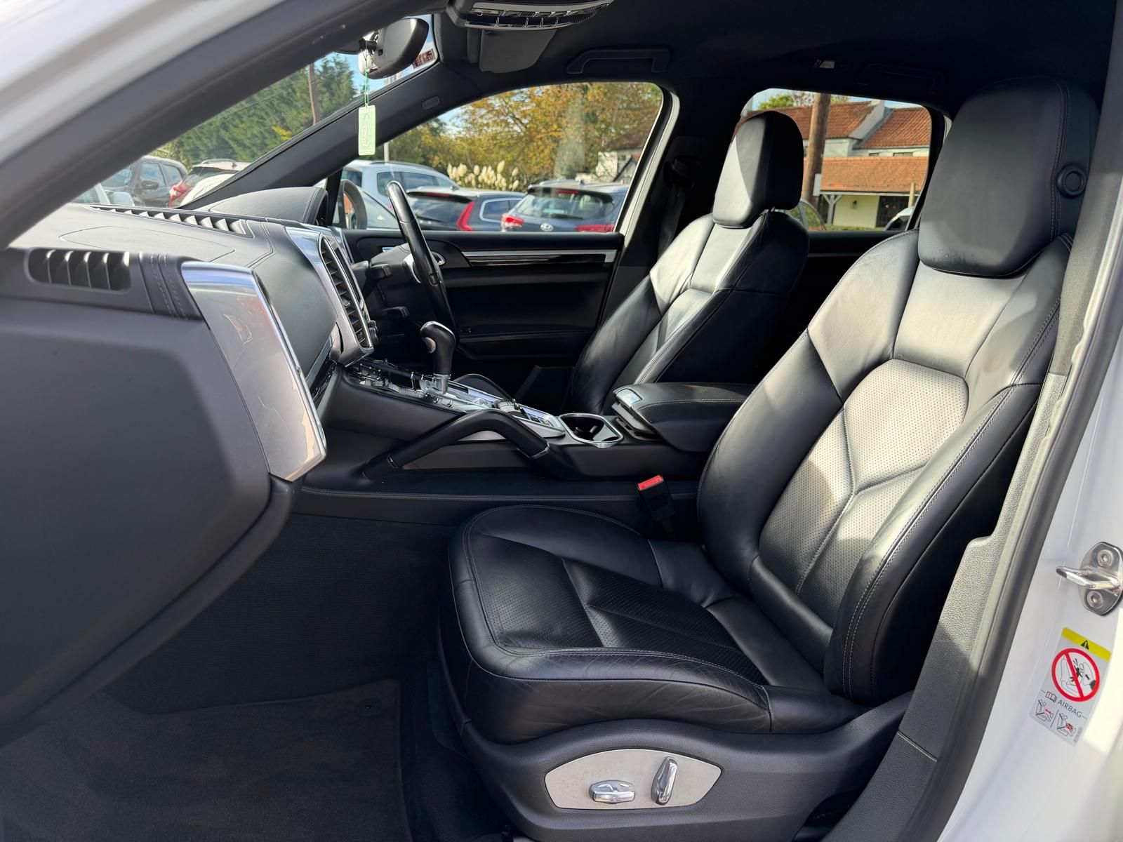 Porsche Cayenne 3.0 TD V6 SUV 5dr Diesel Tiptronic 4WD Euro 5 (s/s) (240 ps) 5dr Automatic 2012