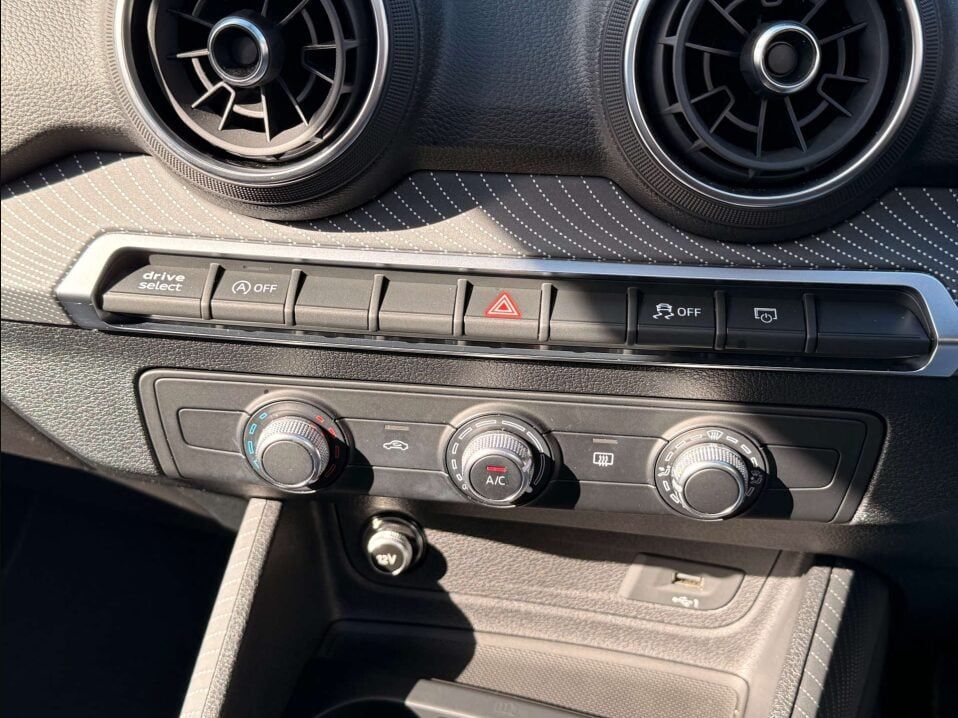 Audi Q2 1.5L S Line 35 TFSI SUV 5dr Petrol Manual Euro 6 (148 bhp) 5dr Manual 2025