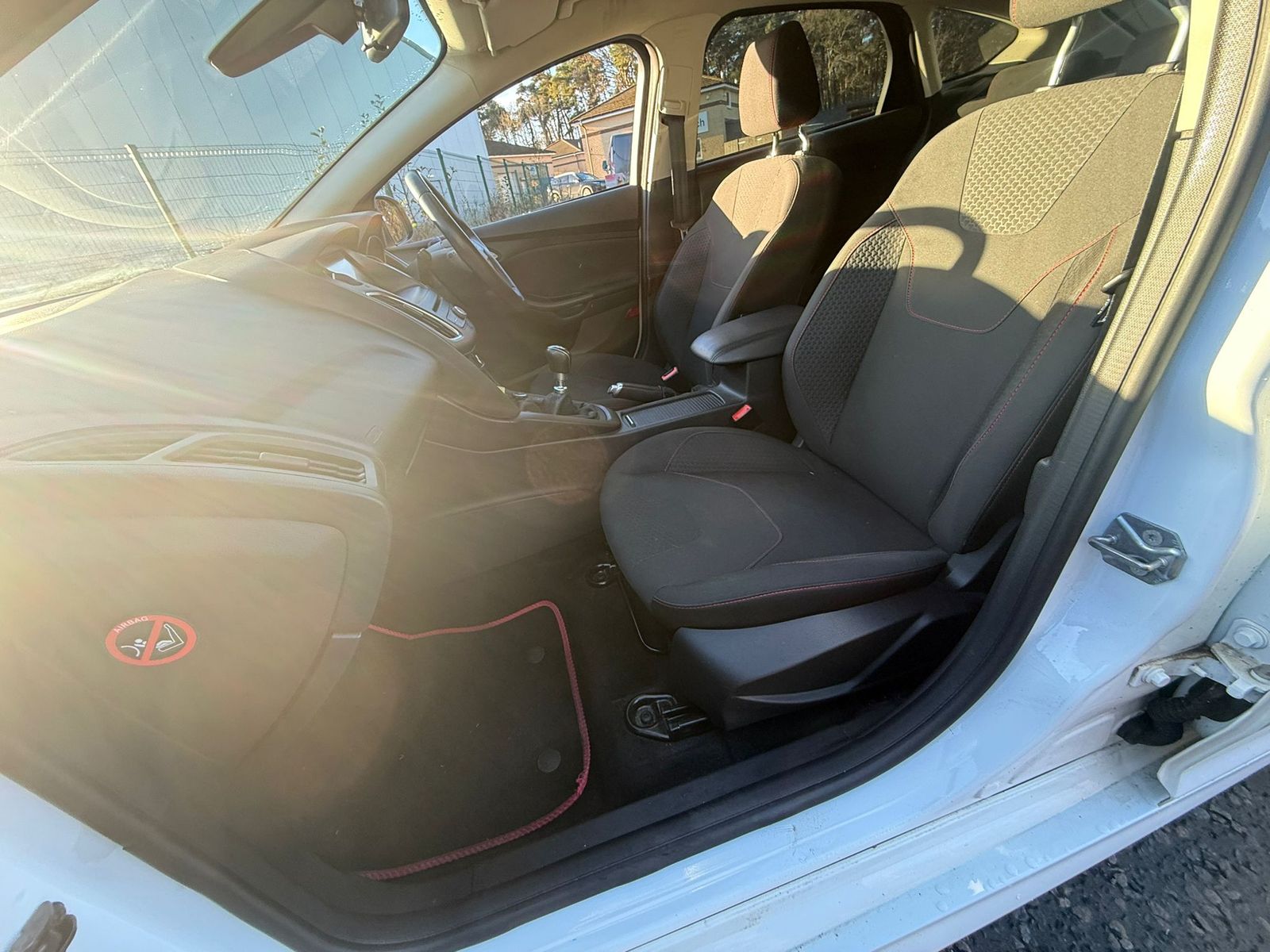 Ford Focus 1.0L Zetec S Hatchback 5dr Petrol Manual Euro 6 (123 bhp) 5dr Manual 2025