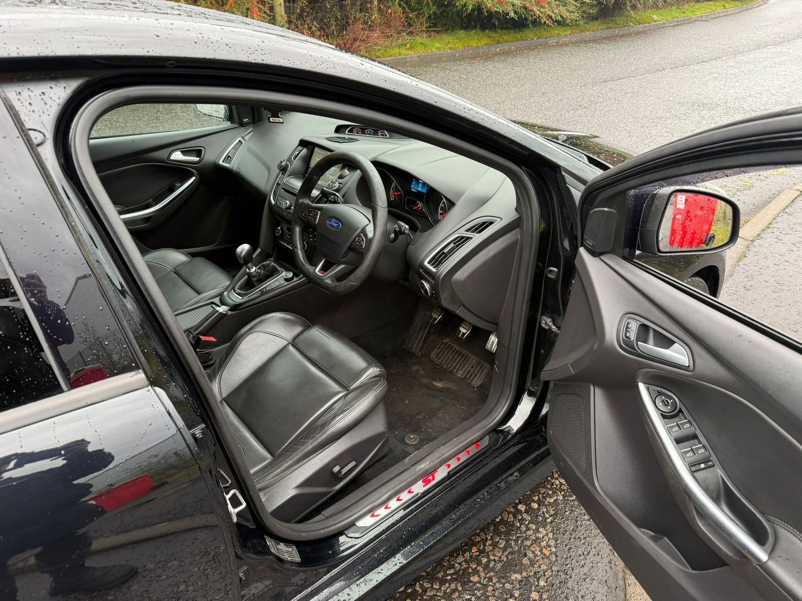 Ford Focus 2.0L ST-3 T Hatchback 5dr Petrol Manual Euro 6 (247 bhp) 5dr Manual 2025