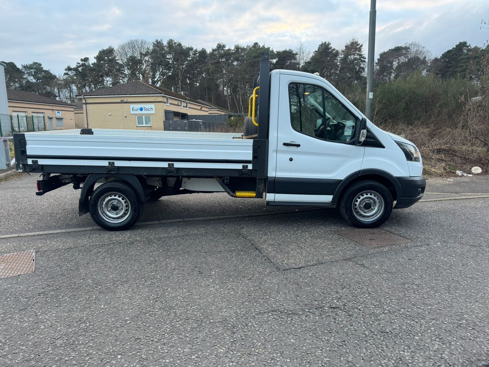 Ford Transit 2.0 350 EcoBlue Chassis Cab 2dr Diesel Manual RWD L2 H1 Euro 6 (DRW) (105 ps) 2dr Manual 2026