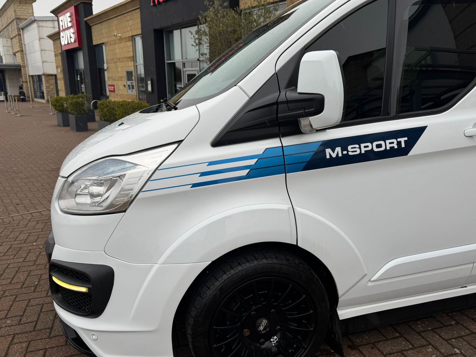 Ford Transit Custom 2.2 TDCi 290 Limited Combi Van 6dr Diesel Manual L1 H1 (191 g/km, 153 bhp) 6dr Manual 2026