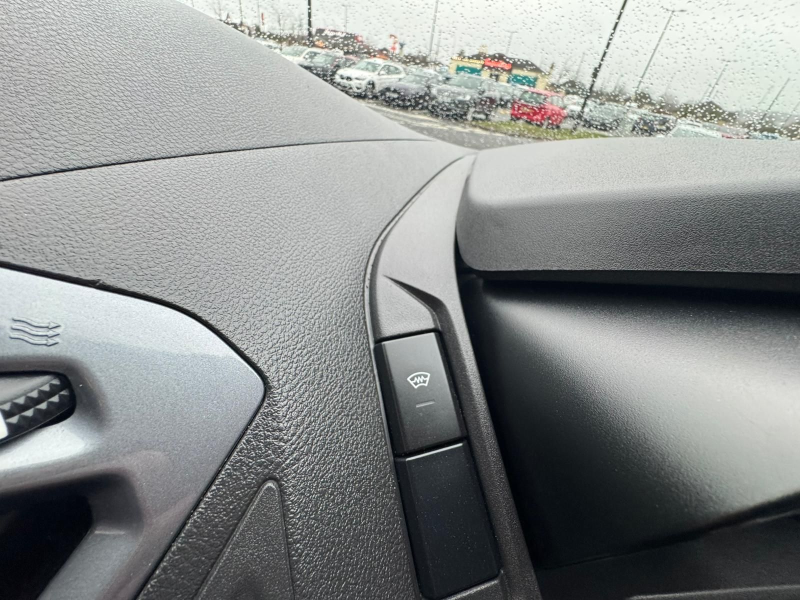 Ford Transit Custom 2.2 TDCi 290 Limited Combi Van 6dr Diesel Manual L1 H1 (191 g/km, 153 bhp) 6dr Manual 2026