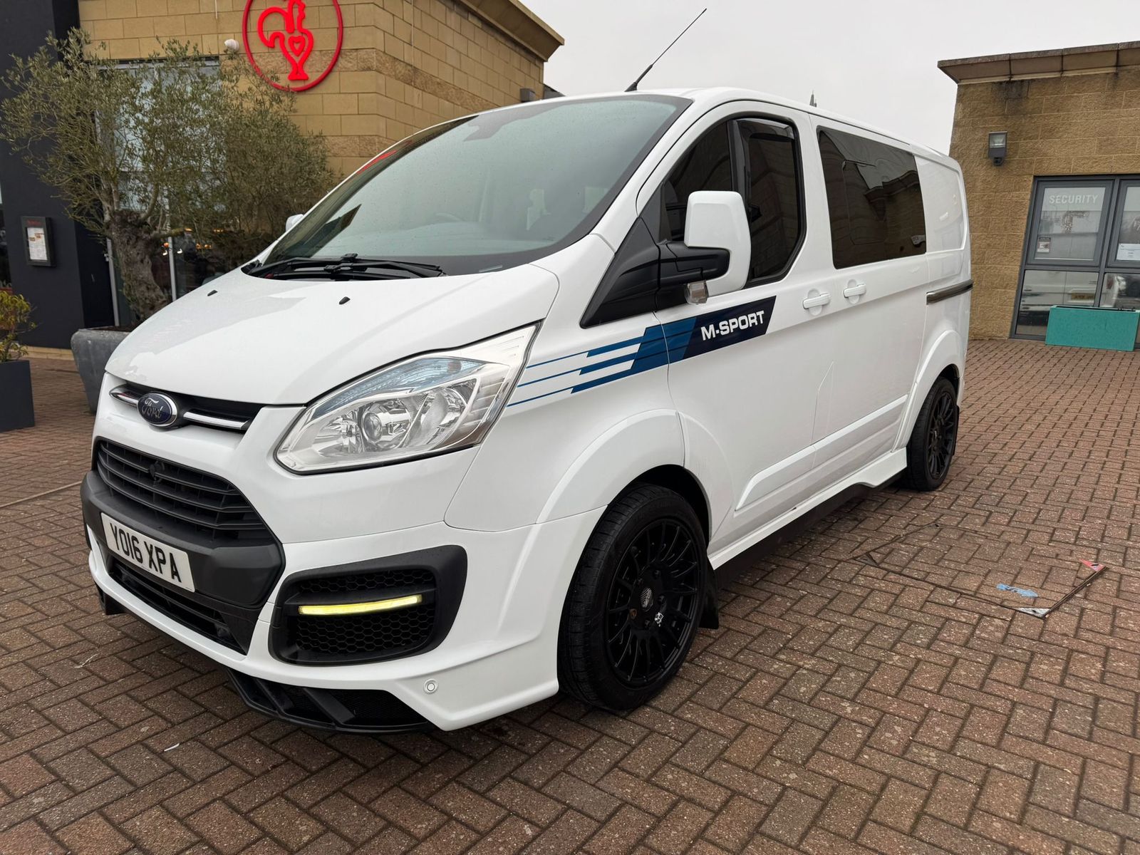 Ford Transit Custom 2.2 TDCi 290 Limited Combi Van 6dr Diesel Manual L1 H1 (191 g/km, 153 bhp) 6dr Manual 2026