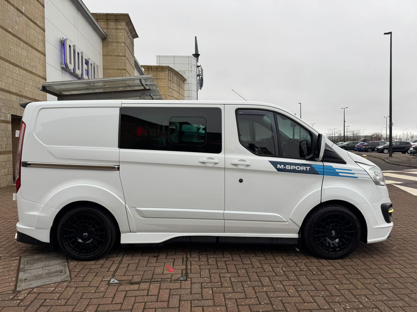 Ford Transit Custom 2.2 TDCi 290 Limited Combi Van 6dr Diesel Manual L1 H1 (191 g/km, 153 bhp) 6dr Manual 2026