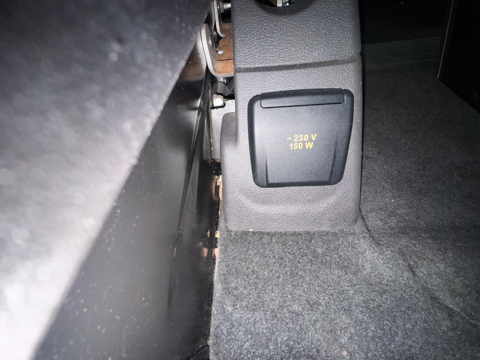 Ford Transit Custom 2.2 TDCi 290 Limited Combi Van 6dr Diesel Manual L1 H1 (191 g/km, 153 bhp) 6dr Manual 2026