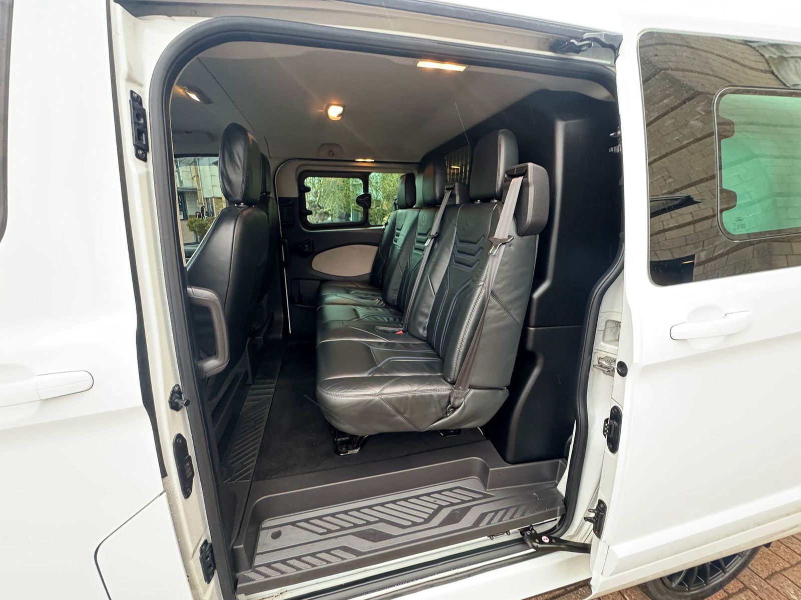 Ford Transit Custom 2.2 TDCi 290 Limited Combi Van 6dr Diesel Manual L1 H1 (191 g/km, 153 bhp) 6dr Manual 2026