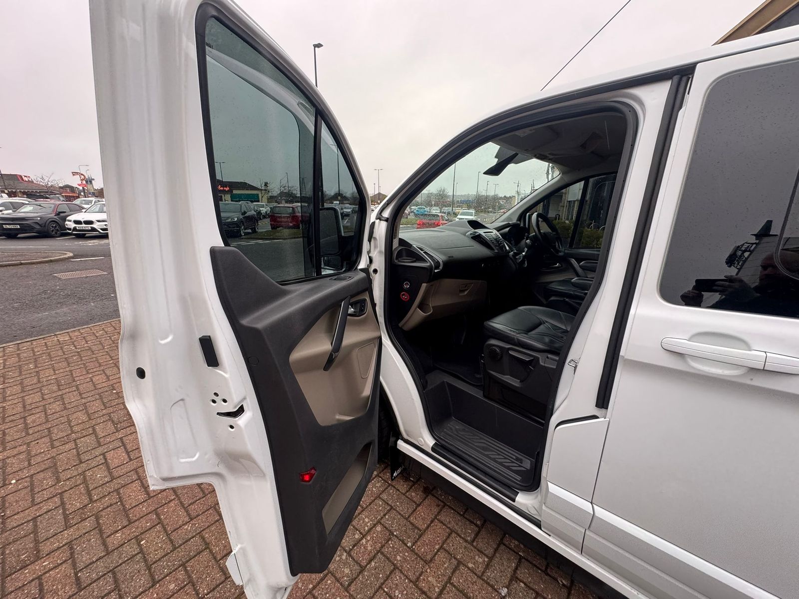 Ford Transit Custom 2.2 TDCi 290 Limited Combi Van 6dr Diesel Manual L1 H1 (191 g/km, 153 bhp) 6dr Manual 2026