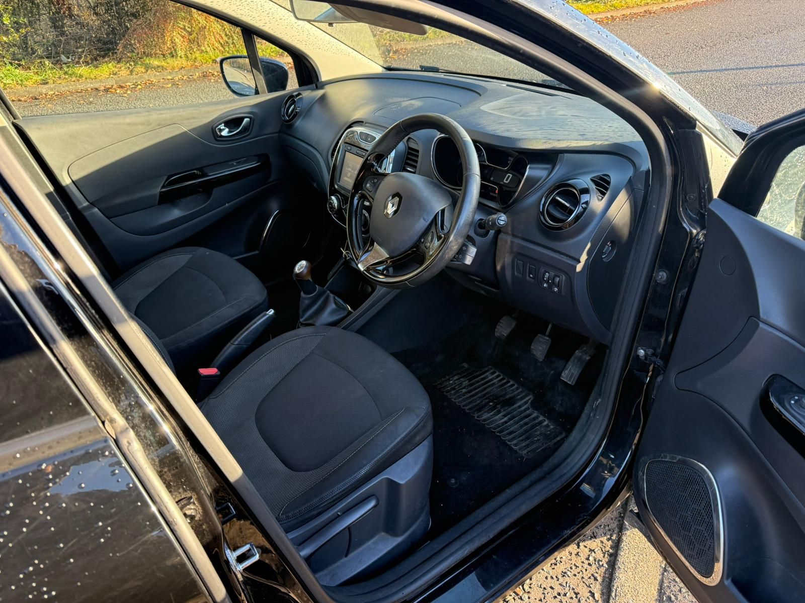 Renault Captur 0.9L Dynamique Nav TCe SUV 5dr Petrol Manual Euro 6 (90 bhp) 5dr Manual 2025