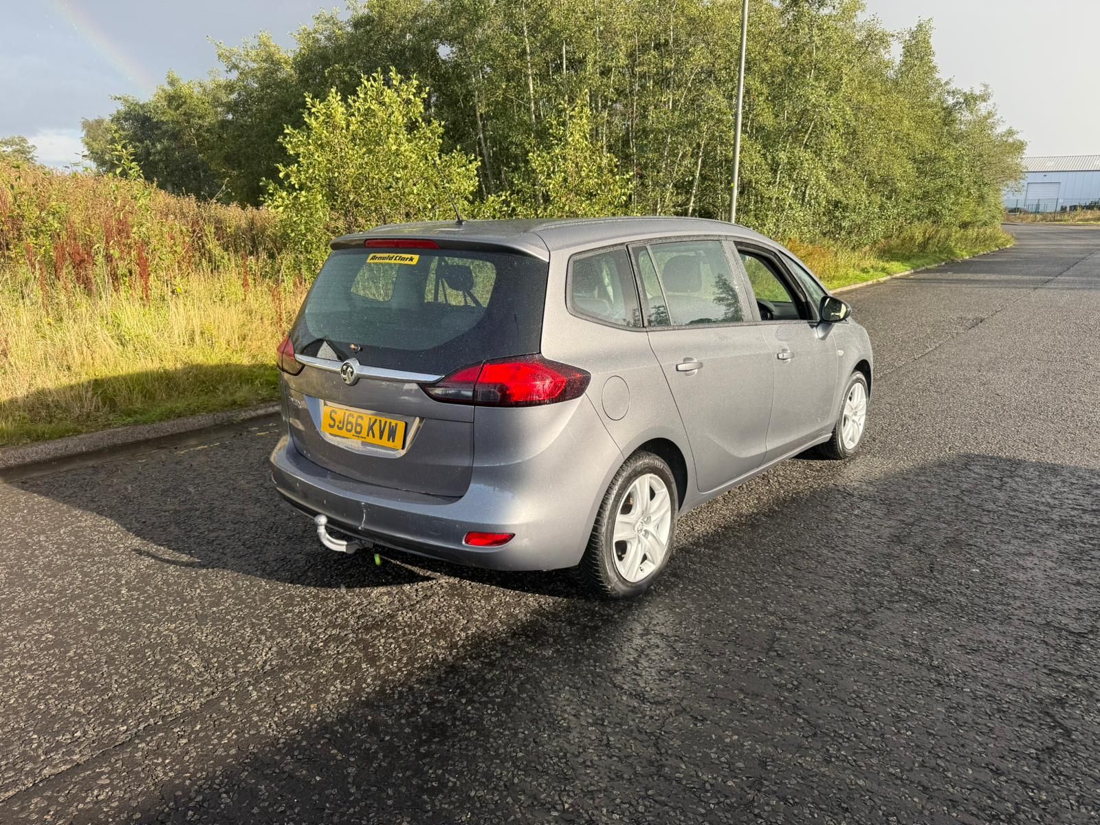 Vauxhall Zafira Tourer 1.4L Exclusive T MPV 5dr Petrol Manual Euro 6 (138 bhp) 5dr Manual 2026