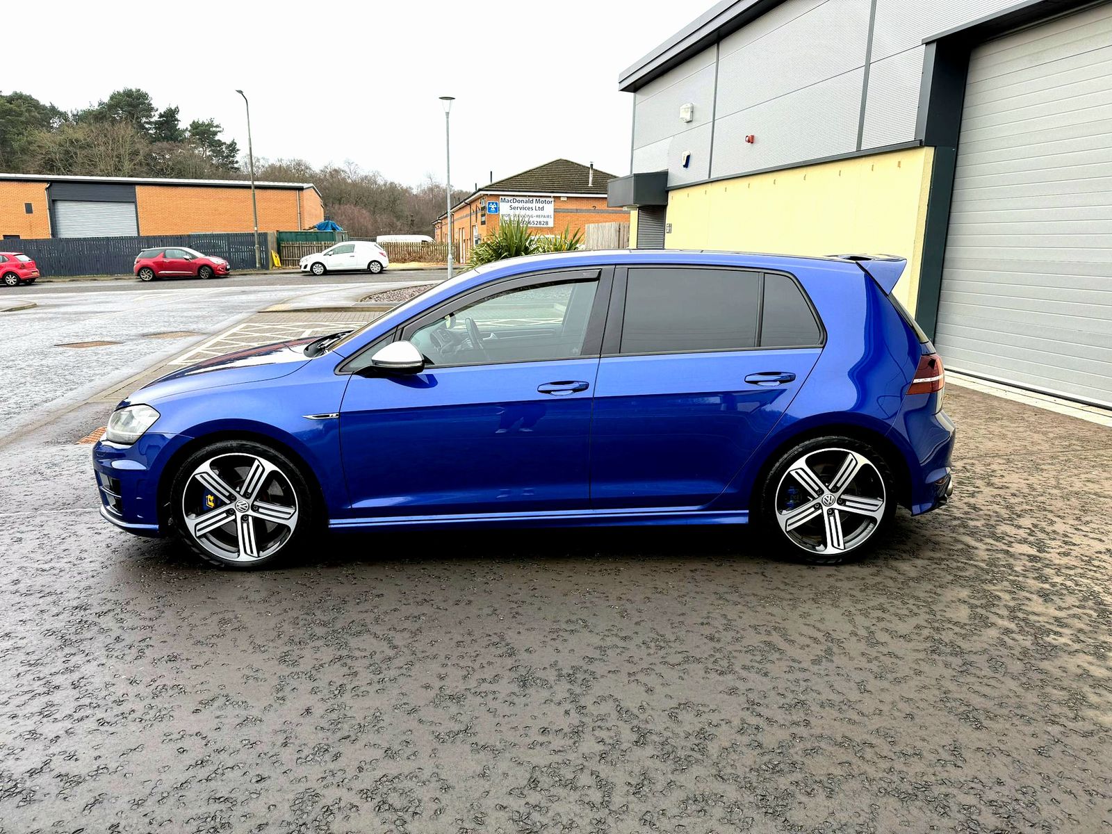 Used Volkswagen Golf 2.0L R Hatchback 5dr Petrol Manual Euro 5 (298 bhp ...
