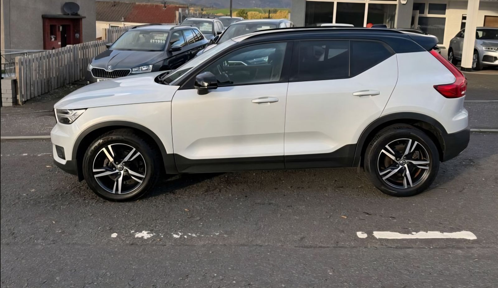 Volvo XC40 1.5L R-Design T3 SUV 5dr Petrol Manual Euro 6 (161 bhp) 5dr Manual 2025