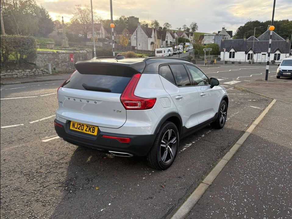Volvo XC40 1.5L R-Design T3 SUV 5dr Petrol Manual Euro 6 (161 bhp) 5dr Manual 2025