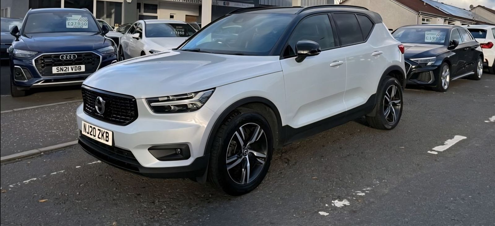 Volvo XC40 1.5L R-Design T3 SUV 5dr Petrol Manual Euro 6 (161 bhp) 5dr Manual 2025