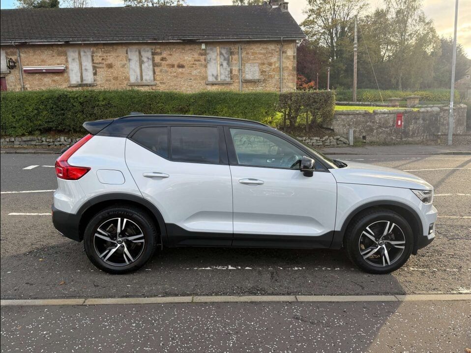 Volvo XC40 1.5L R-Design T3 SUV 5dr Petrol Manual Euro 6 (161 bhp) 5dr Manual 2025