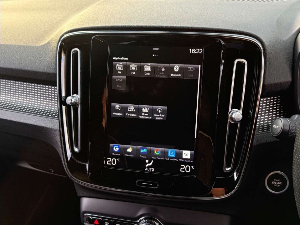 Volvo XC40 1.5L R-Design T3 SUV 5dr Petrol Manual Euro 6 (161 bhp) 5dr Manual 2025