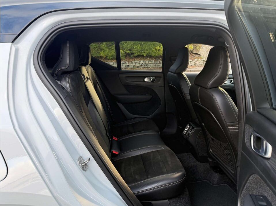 Volvo XC40 1.5L R-Design T3 SUV 5dr Petrol Manual Euro 6 (161 bhp) 5dr Manual 2025