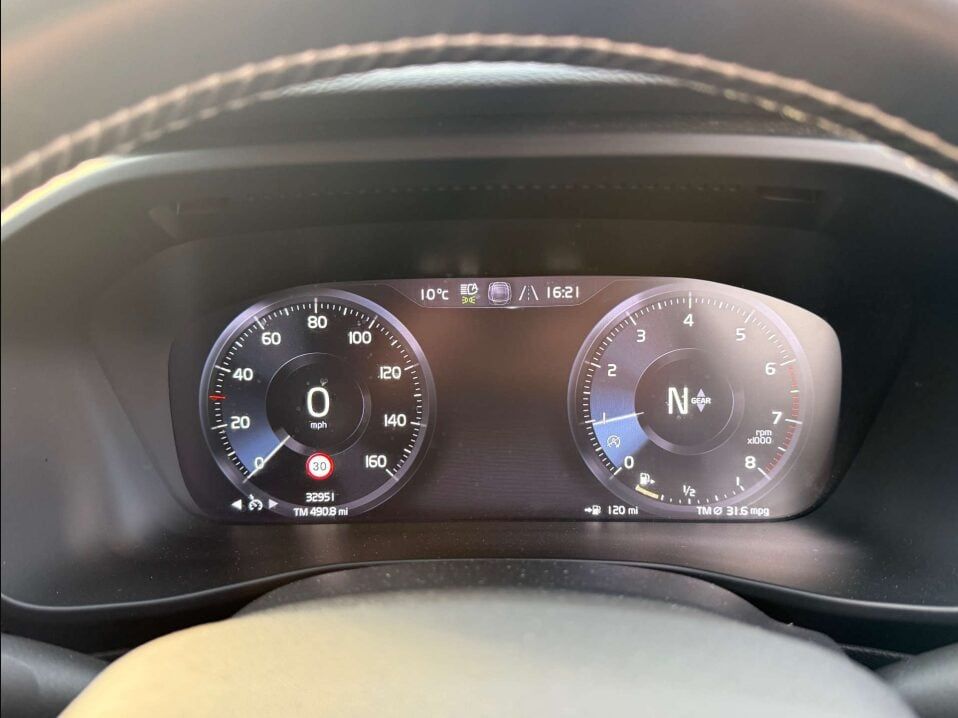 Volvo XC40 1.5L R-Design T3 SUV 5dr Petrol Manual Euro 6 (161 bhp) 5dr Manual 2025