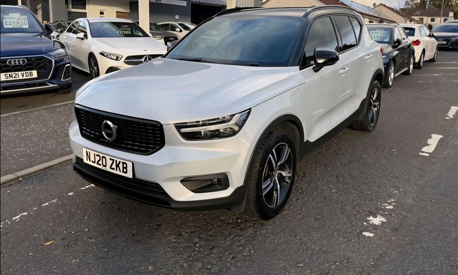 Volvo XC40 1.5L R-Design T3 SUV 5dr Petrol Manual Euro 6 (161 bhp) 5dr Manual 2025