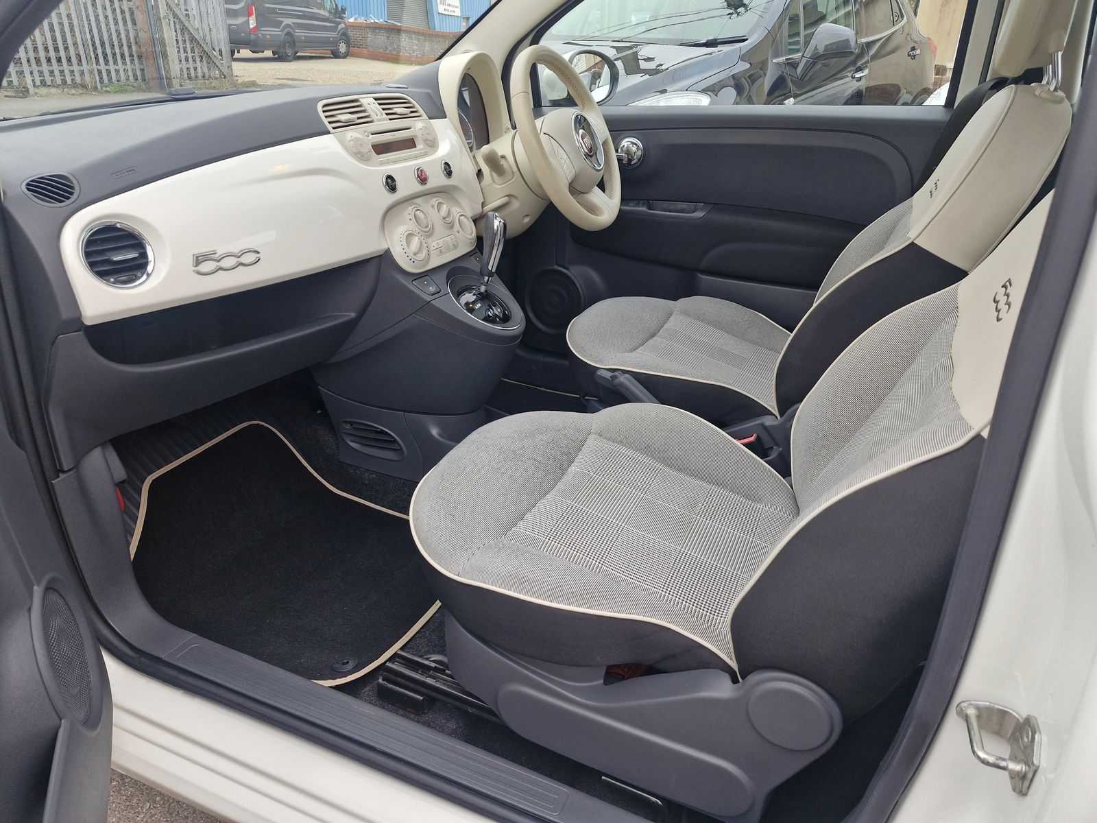 Fiat 500 1.2 Lounge Hatchback 3dr Petrol Dualogic Euro 6 (s/s) (69 bhp) 3dr Automatic 2025