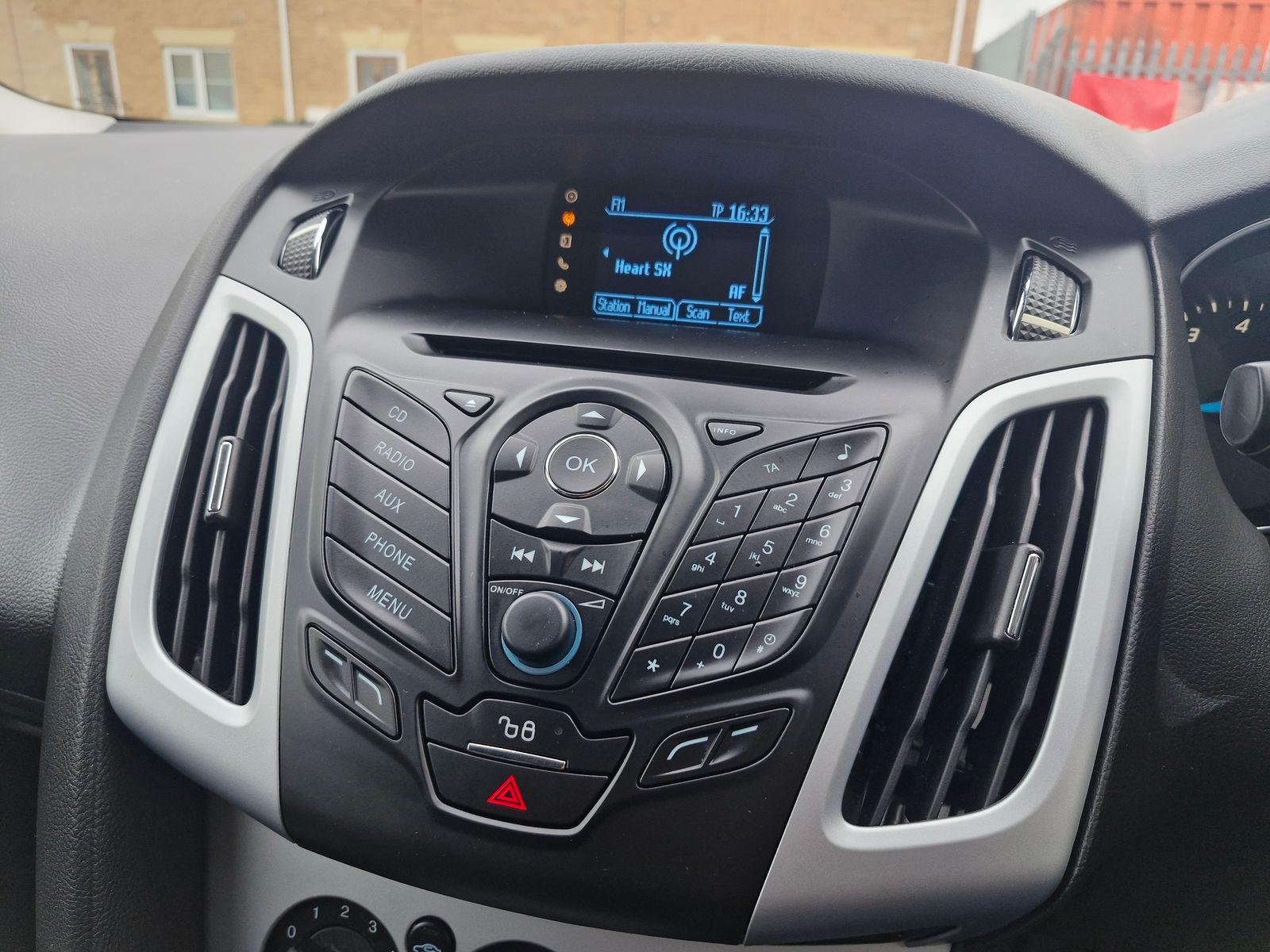 Ford Focus 1.0T EcoBoost Zetec Estate 5dr Petrol Manual Euro 5 (s/s) (125 ps) 5dr Manual 2026