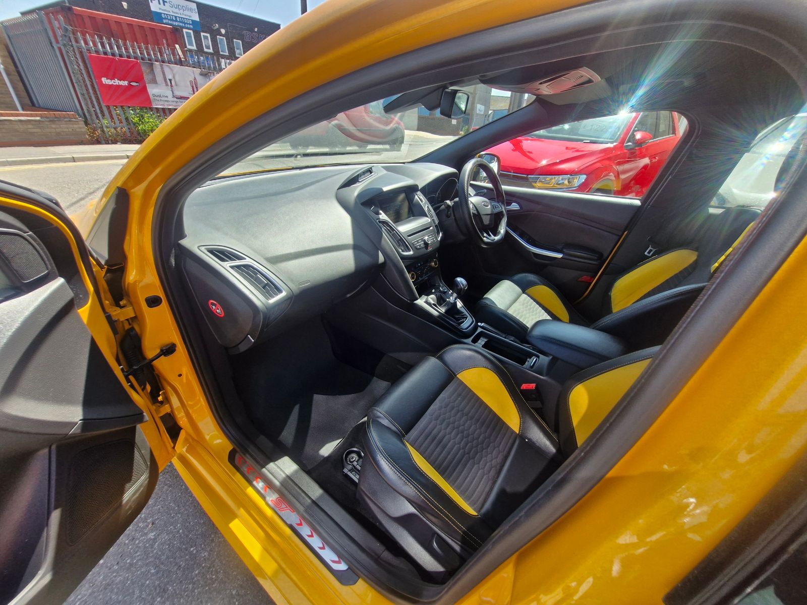 Ford Focus 2.0T EcoBoost ST-2 Hatchback 5dr Petrol Manual Euro 6 (s/s) (250 ps) 5dr Manual 2026