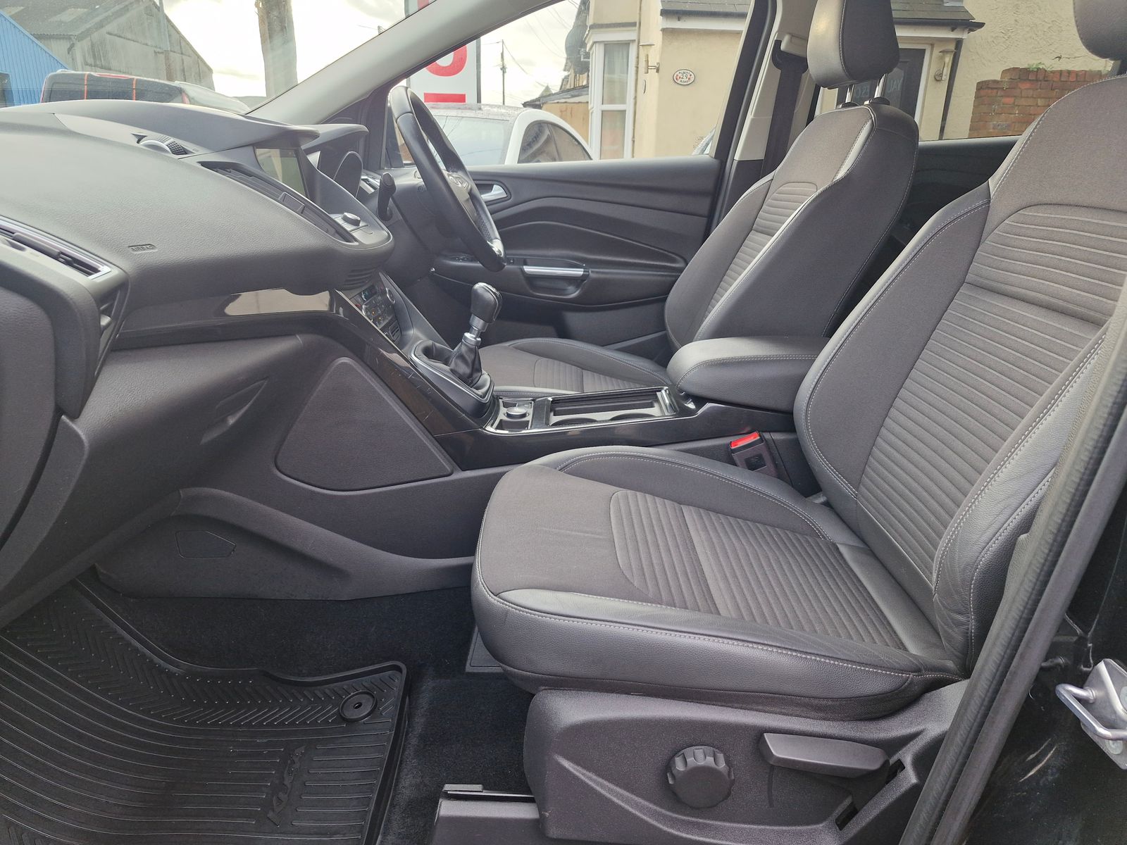 Ford Kuga 1.5T EcoBoost Titanium SUV 5dr Petrol Manual 2WD Euro 6 (s/s) (150 ps) 5dr Manual 2025