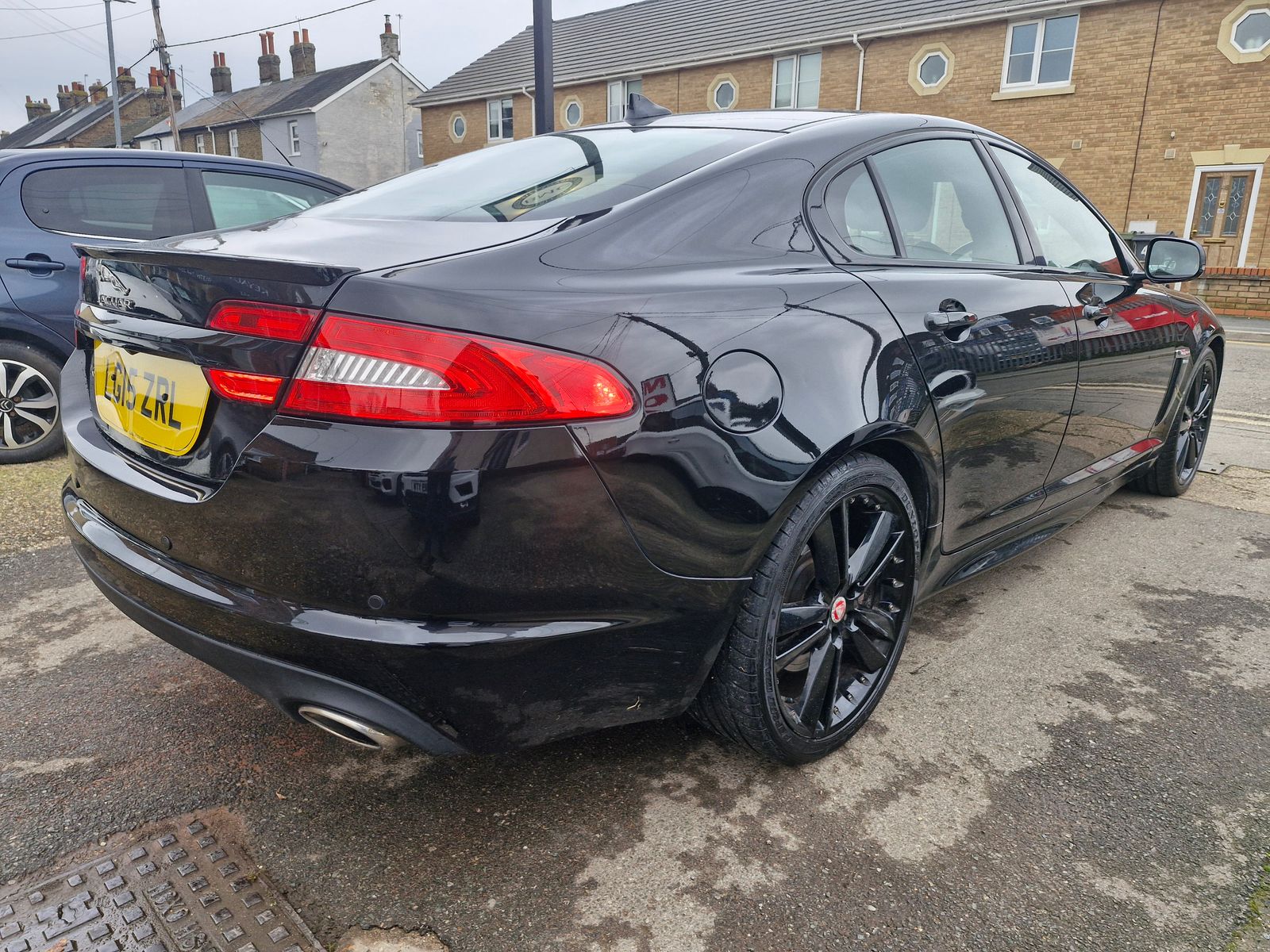 Jaguar XF 2.2d R-Sport Black Saloon 4dr Diesel Auto Euro 5 (s/s) (200 ps) 4dr Automatic 2026