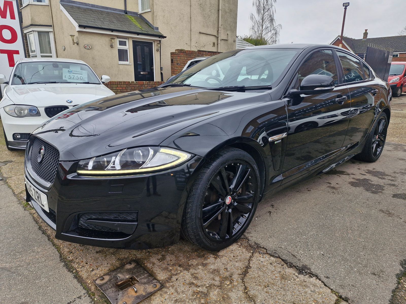 Jaguar XF 2.2d R-Sport Black Saloon 4dr Diesel Auto Euro 5 (s/s) (200 ps) 4dr Automatic 2026