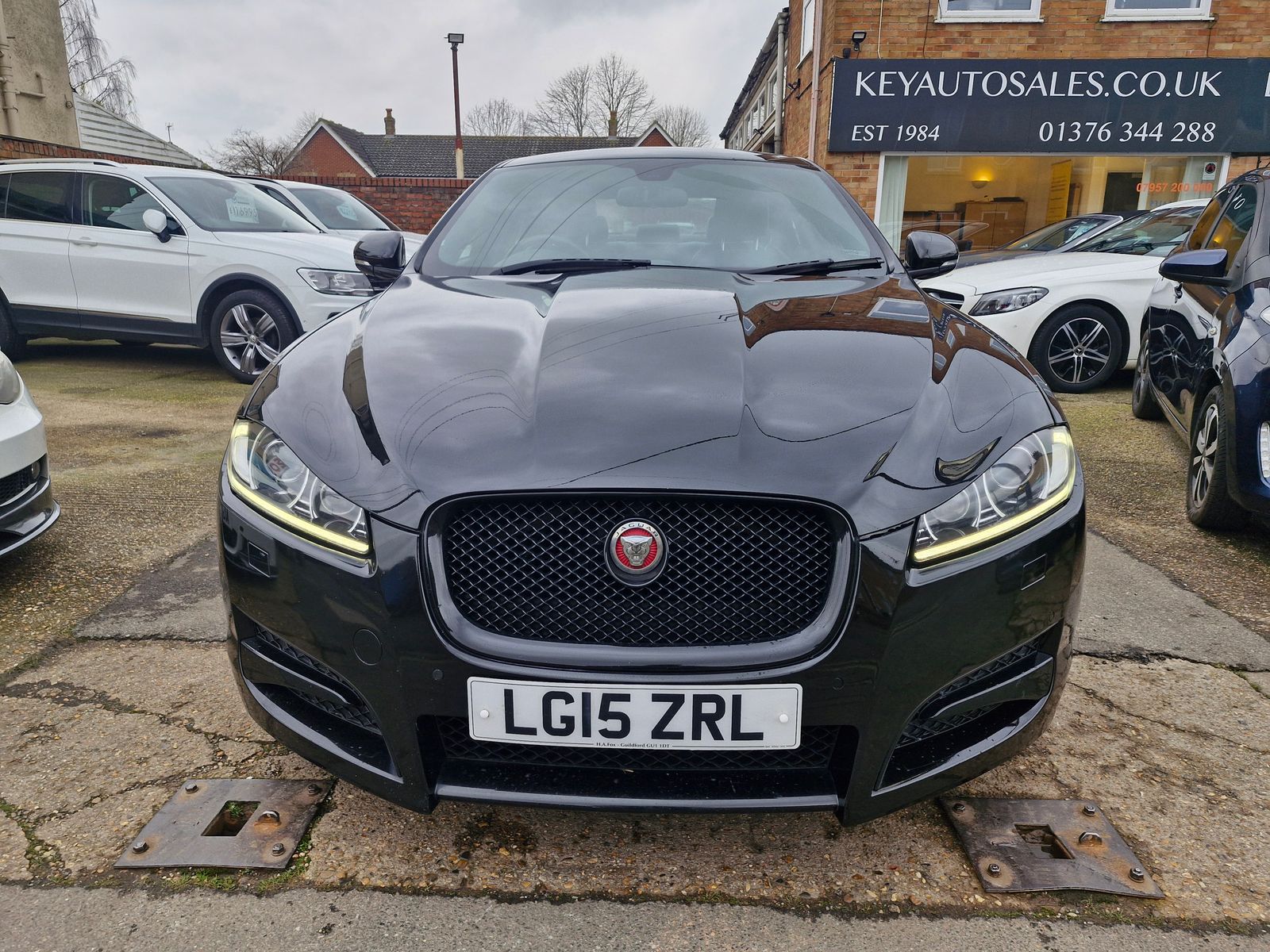 Jaguar XF 2.2d R-Sport Black Saloon 4dr Diesel Auto Euro 5 (s/s) (200 ps) 4dr Automatic 2026