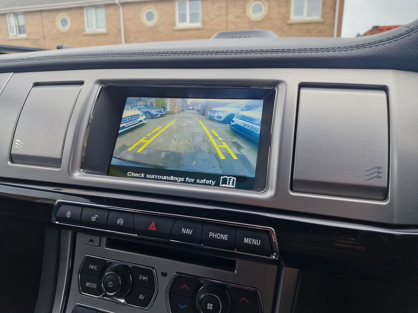 Jaguar XF 2.2d R-Sport Black Saloon 4dr Diesel Auto Euro 5 (s/s) (200 ps) 4dr Automatic 2026