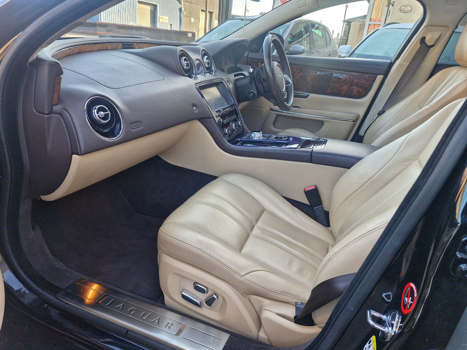 Jaguar XJ 3.0d V6 Luxury Saloon 4dr Diesel Auto Euro 5 (275 ps) 4dr Automatic 2025