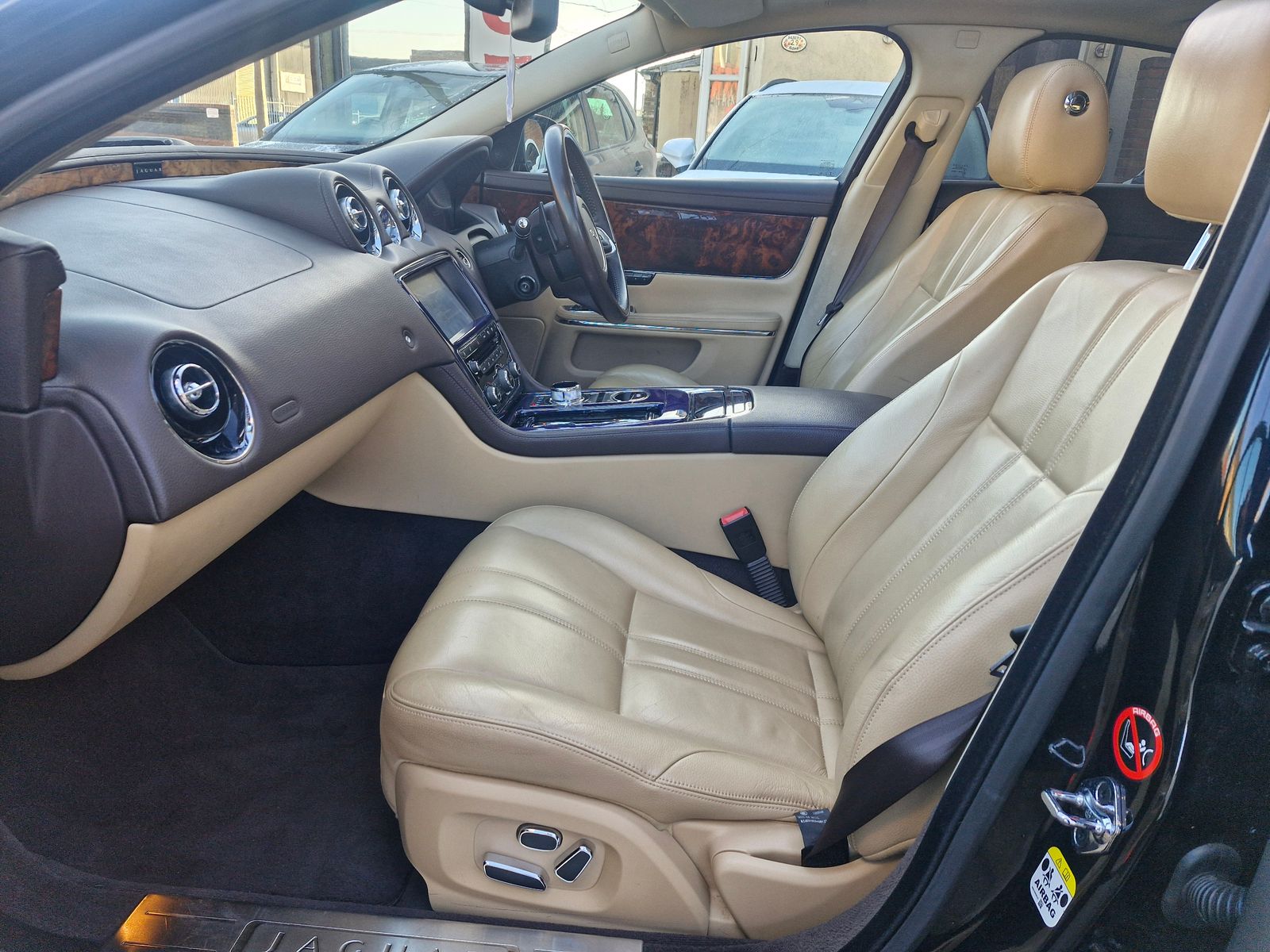 Jaguar XJ 3.0d V6 Luxury Saloon 4dr Diesel Auto Euro 5 (275 ps) 4dr Automatic 2025