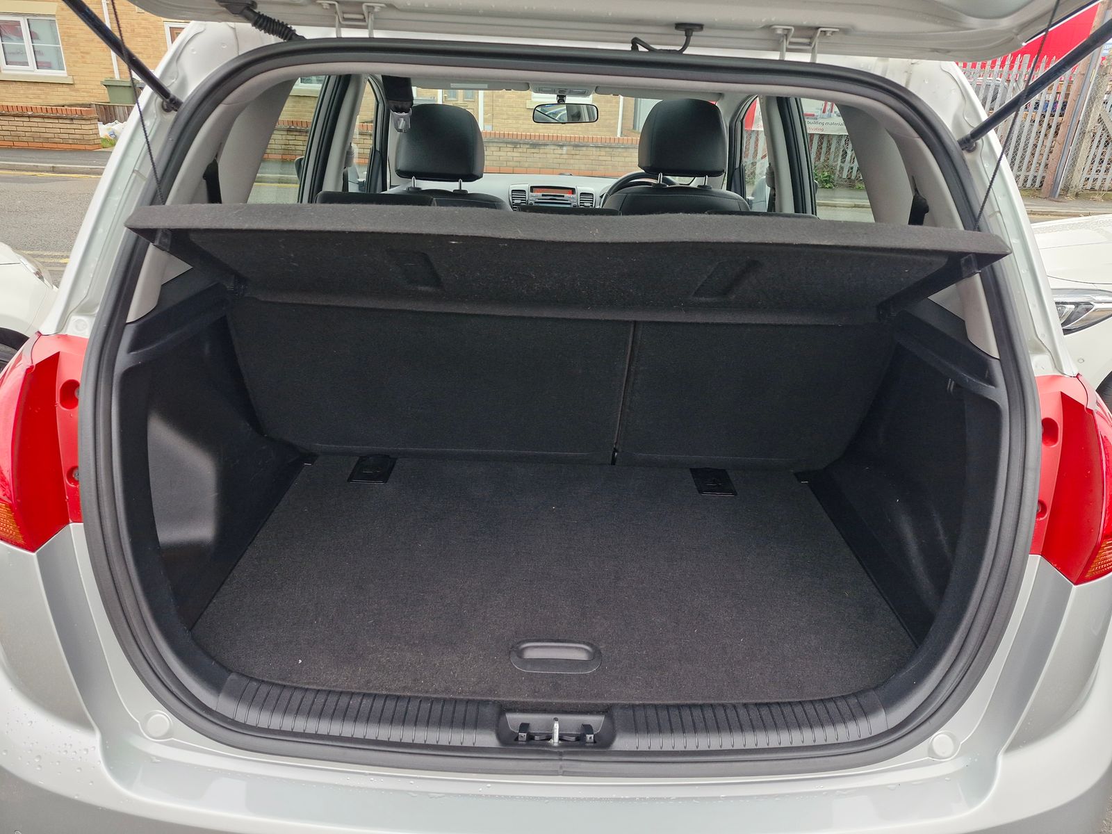 Kia Venga 1.6 3 MPV 5dr Petrol Auto Euro 5 (Sat Nav) (123 bhp) 5dr Automatic 2025