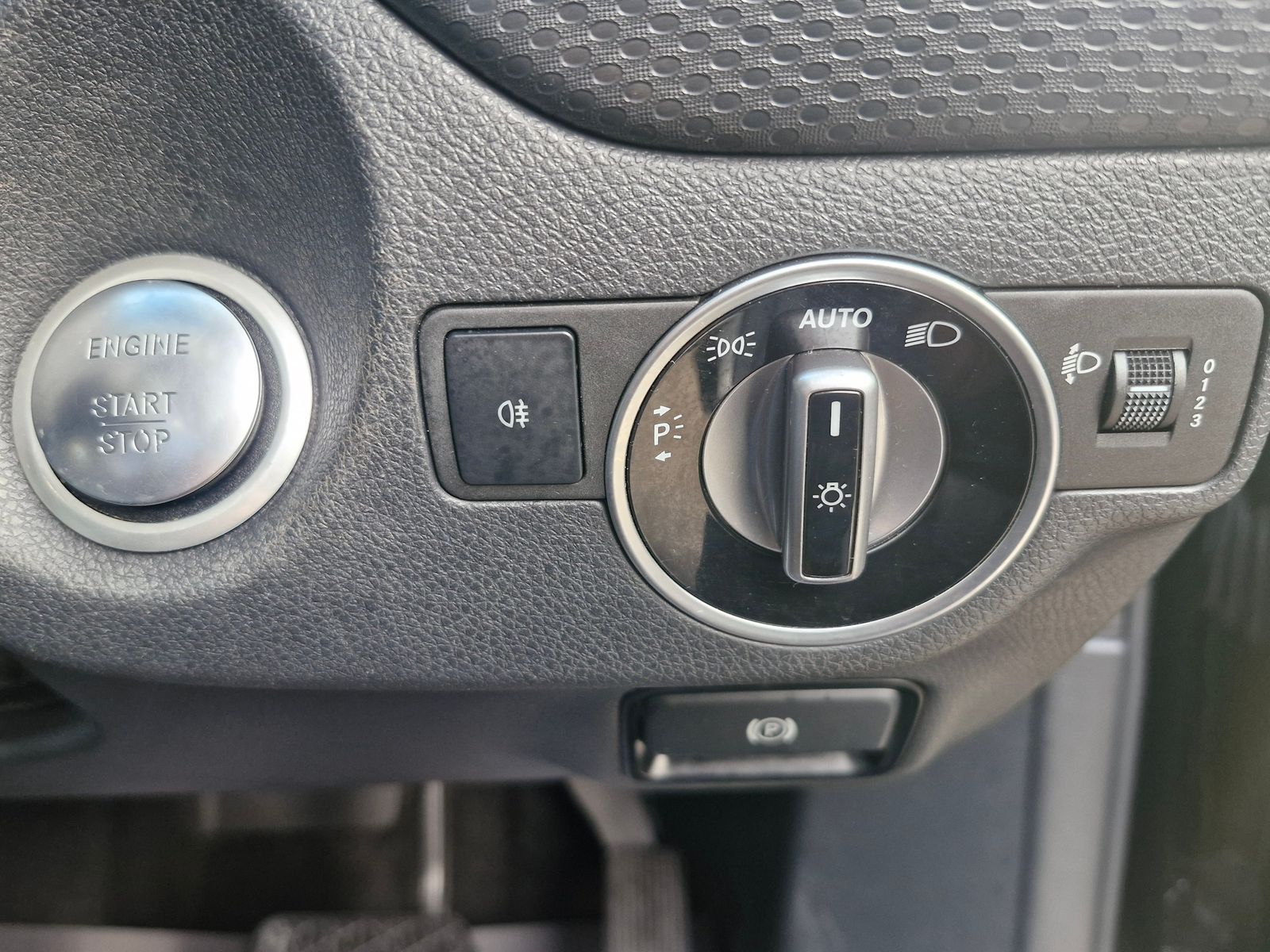 Mercedes-Benz A Class 1.6 A160 SE (Executive) Hatchback 5dr Petrol 7G-DCT Euro 6 (s/s) (102 ps) 5dr Automatic 2025