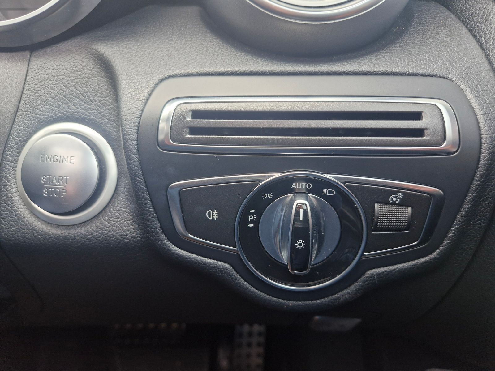 Mercedes-Benz C Class 2.1 C220 BlueTEC AMG Line (Premium) Saloon 4dr Diesel G-Tronic+ Euro 6 (s/s) (170 ps) 4dr Automatic 2025