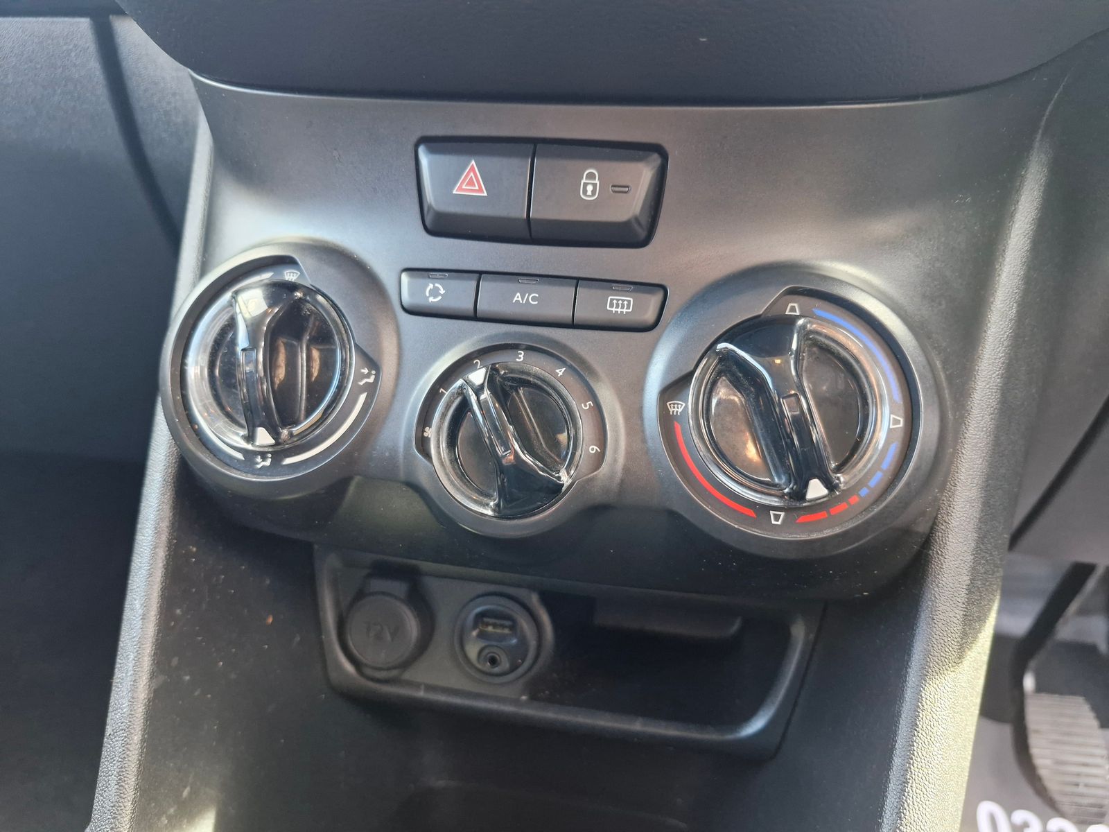 Peugeot 208 1.2 VTi Active Hatchback 5dr Petrol Manual Euro 5 (82 ps) 5dr Manual 2025