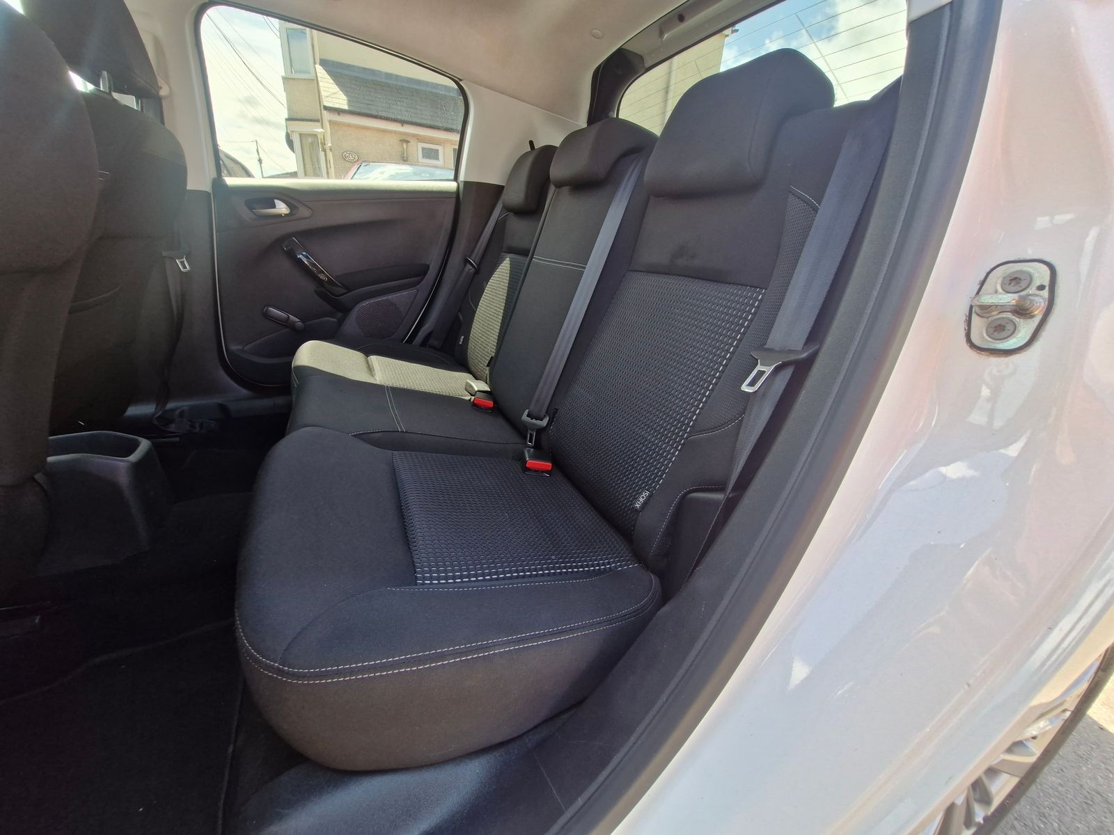 Peugeot 208 1.2L Allure Hatchback 5dr Petrol Manual Euro 6 (82 bhp) 5dr Manual 2025