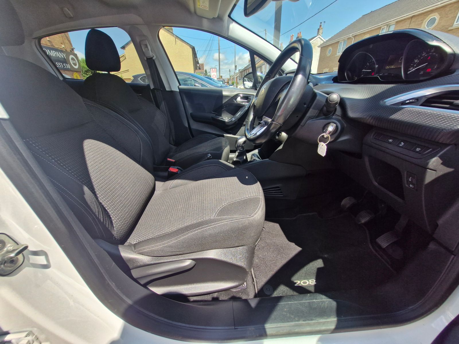 Peugeot 208 1.2L Allure Hatchback 5dr Petrol Manual Euro 6 (82 bhp) 5dr Manual 2025