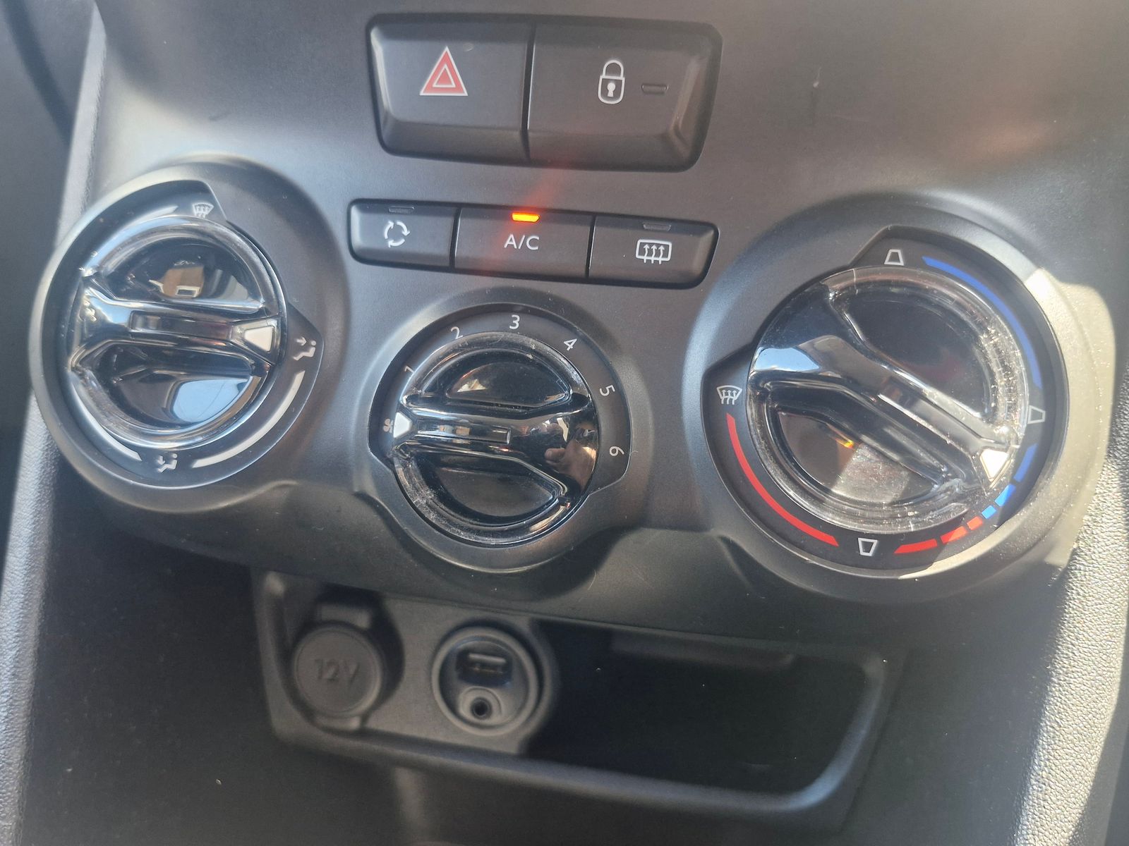 Peugeot 208 1.2L Allure Hatchback 5dr Petrol Manual Euro 6 (82 bhp) 5dr Manual 2025